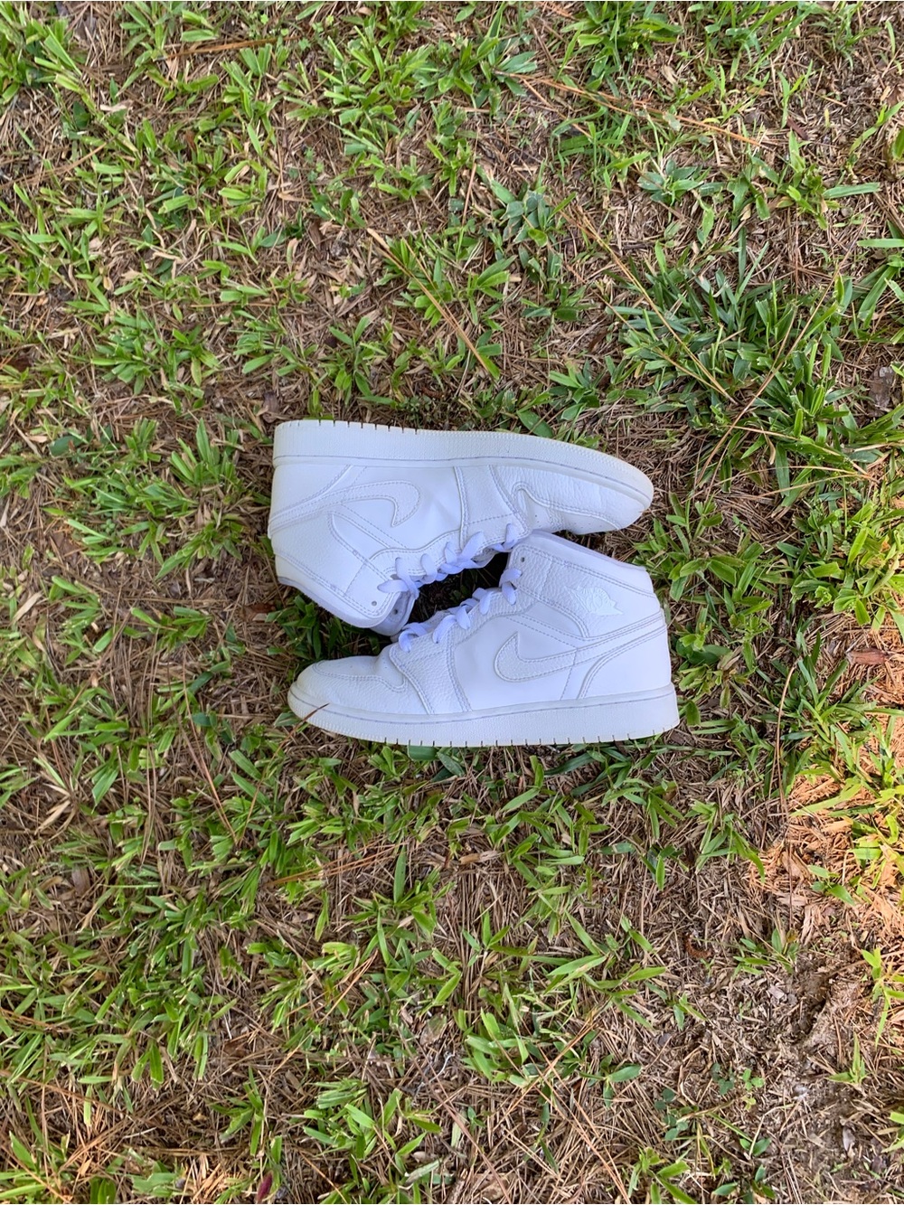 Kids Jordan 1 size 7 concrete white